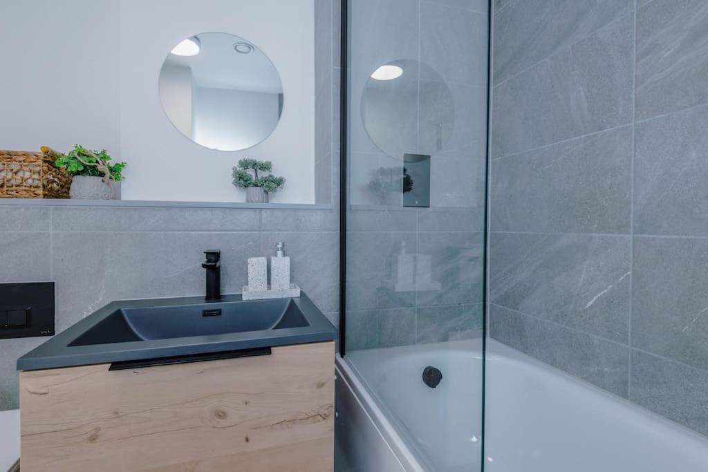 Stunning 2-Bed Premium Apartment - Free Wi-Fi 普雷斯顿 外观 照片