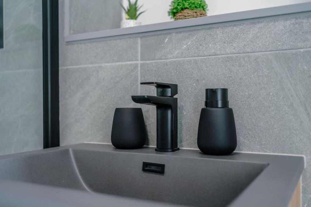 Stunning 2-Bed Premium Apartment - Free Wi-Fi 普雷斯顿 外观 照片